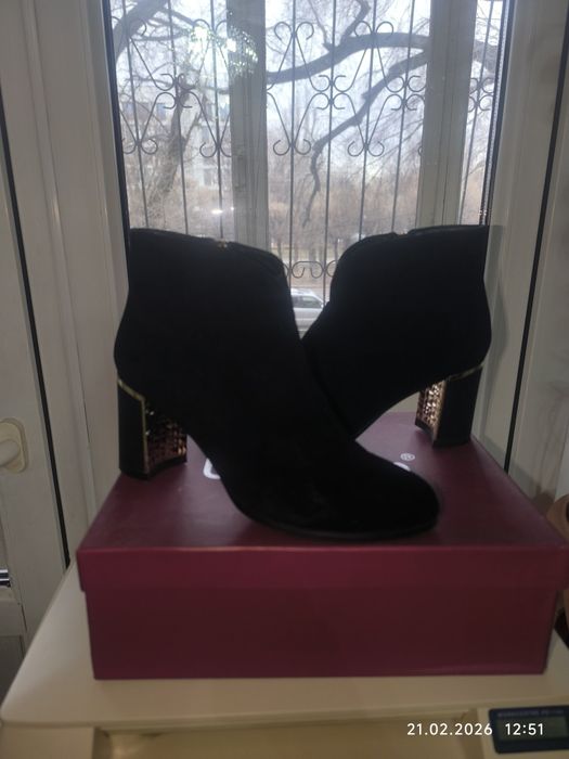 Ботинки на 39 размер