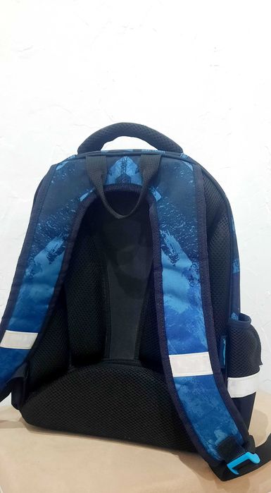 Продам рюкзак школьный б/у