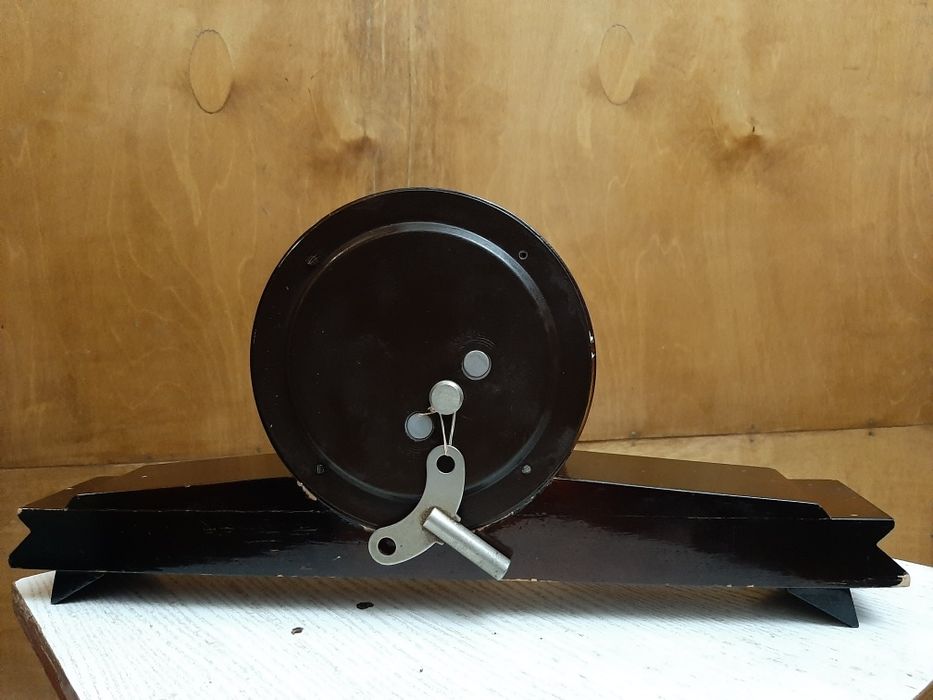 Часы настольные механические советские Весна