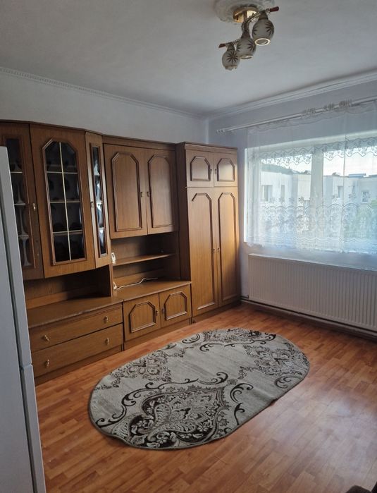 Închiriez garsoniera