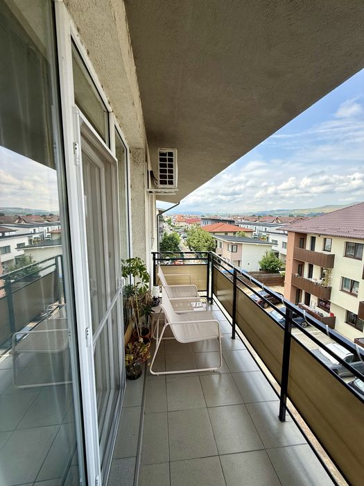 PROPRIETAR vând apartament cu 3 camere + parcare – Florești