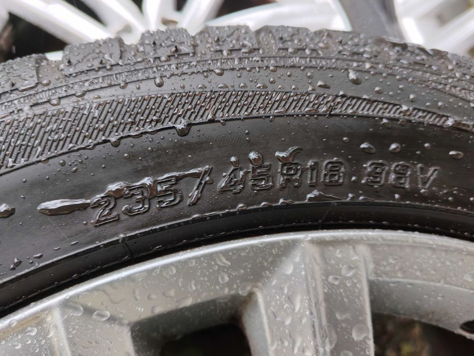 VW Passat  Dartford  235/45R18 iarna