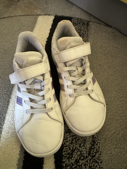 Бели маратонки ADIDAS