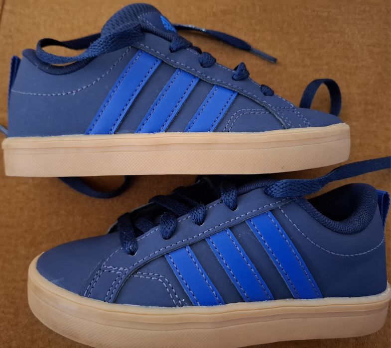 Adidași mărimea 28