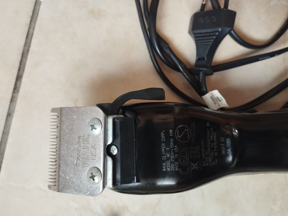 Продавам професионална машинка за подстригване