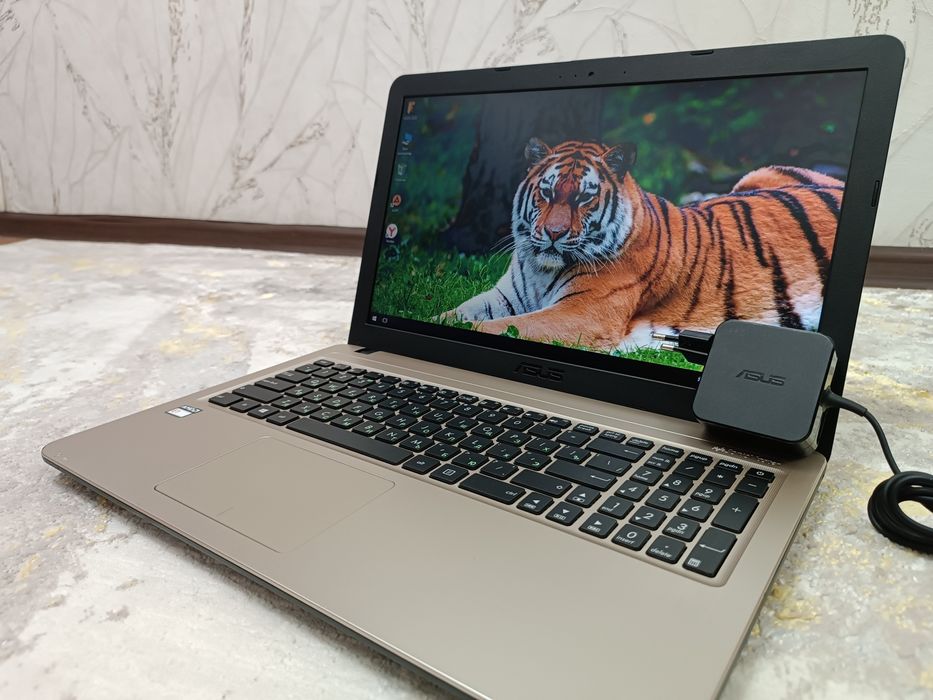 Ноутбук ASUS Windows 10.
