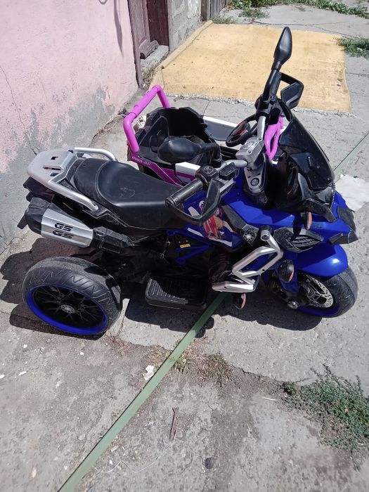Motoretă și mașină pentru copiii