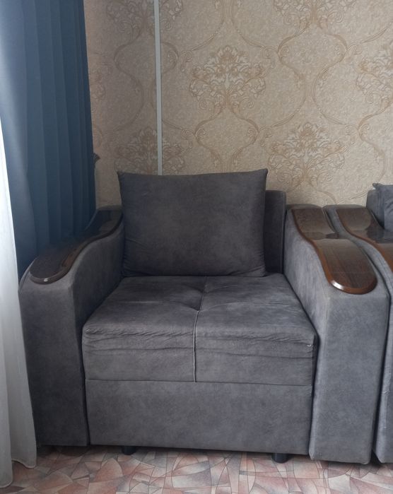Продам диван б/у.