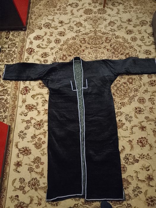 Продам два чапана новых