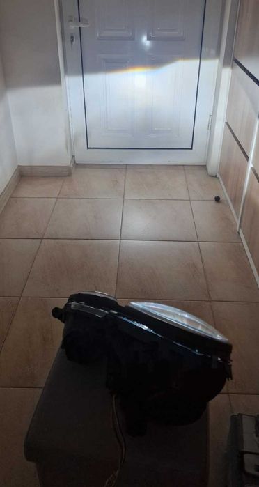 Продавам рециклирани ксенонови фарове за W211
