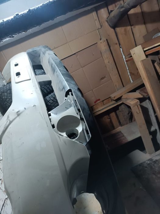 Бампер передний на Subaru Outback