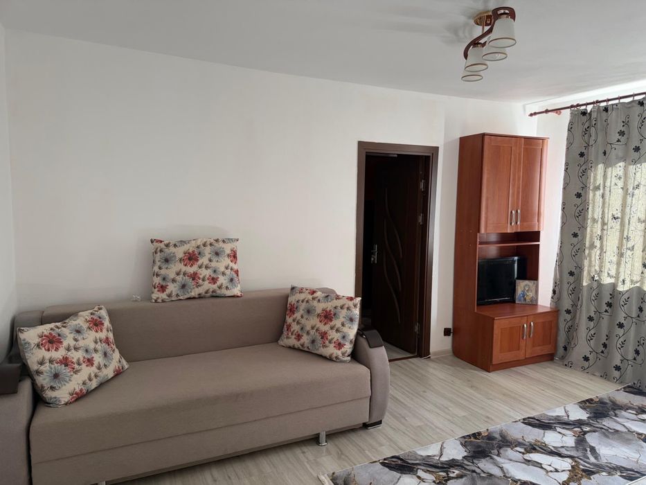 Inchiriez apartament cu 2 camere si loc de parcare