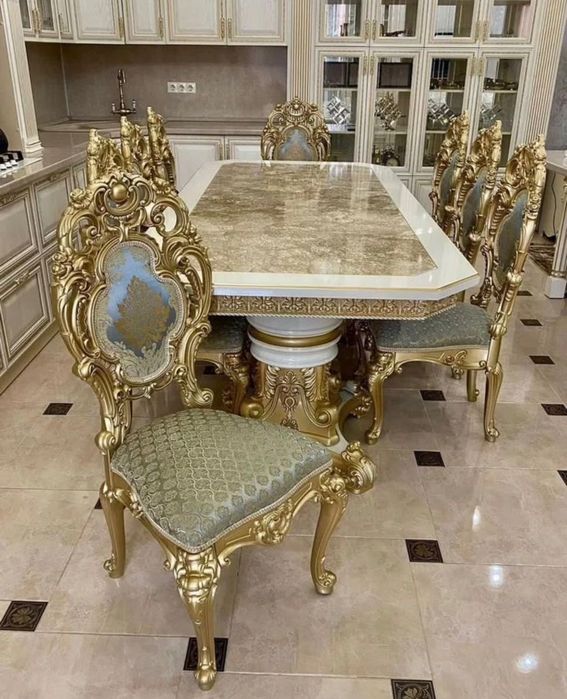 В продаже стол со стульями