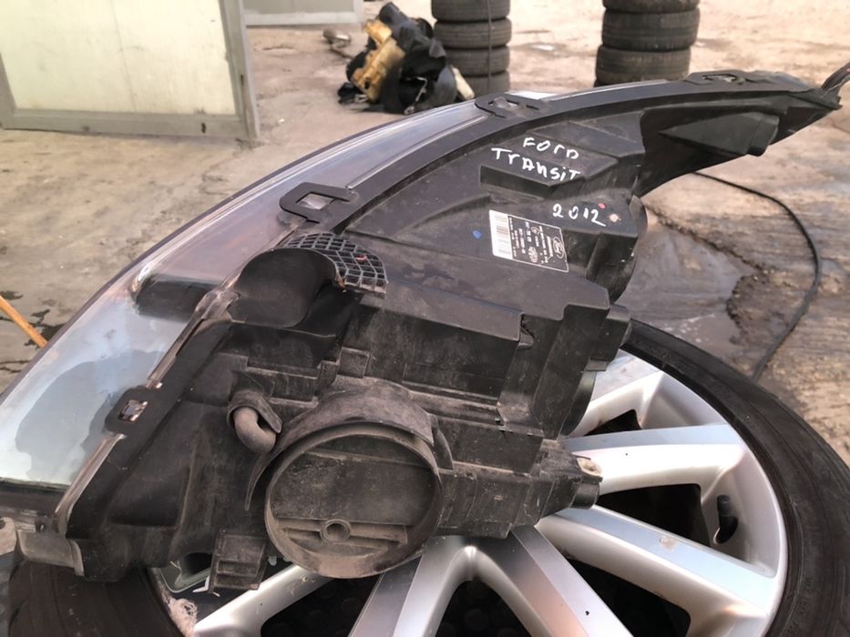 Фар Ford Transit 2012