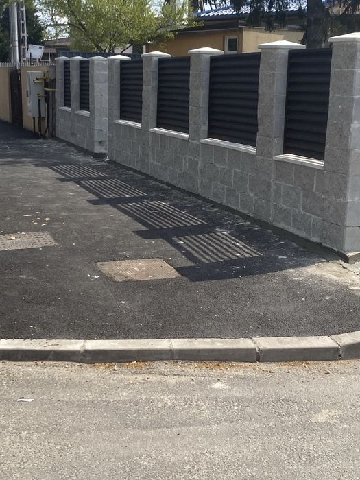 Execut garduri din beton plasa sau tabla