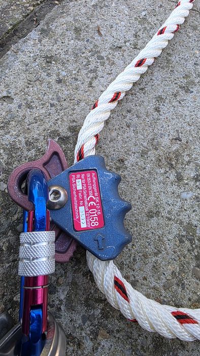 Echipament de salvare sau coborare  Nou