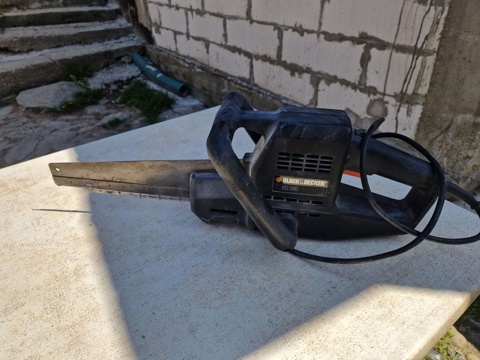 Vând fierastrau Black &Decker  cu lamă tăiat  BCA