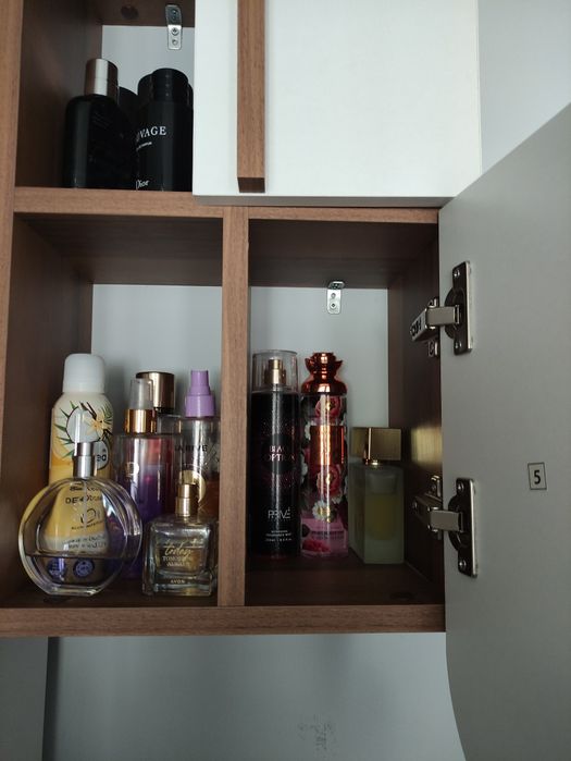 Стенна етажерка  с дърво орех