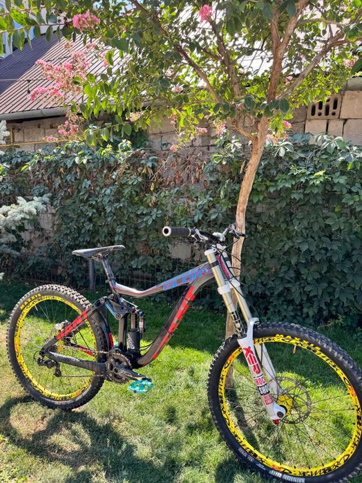 Giant glory dh 2015