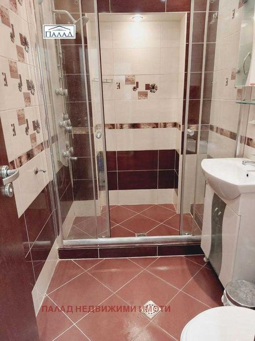 Дава се под наем Тристаен апартамент в Варна, Гръцка махала - 90 кв.м за 850 € - Снимка #11