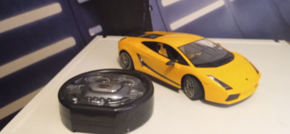 Машина на радиоуправлении Laborghini .