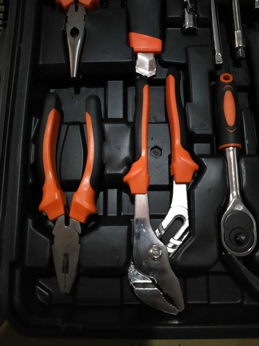 Trusă scule 109 piese – nouă, neutilizată – valiză completă casă & auto