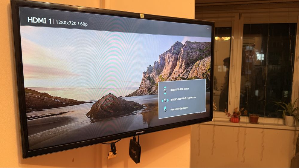 Телевизор Samsung 32” UE32F4000AW + кронштейн