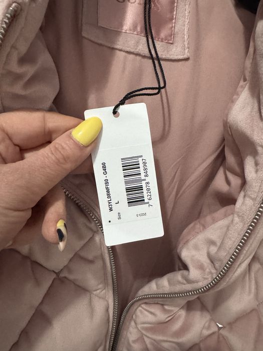 Яке на Guess.