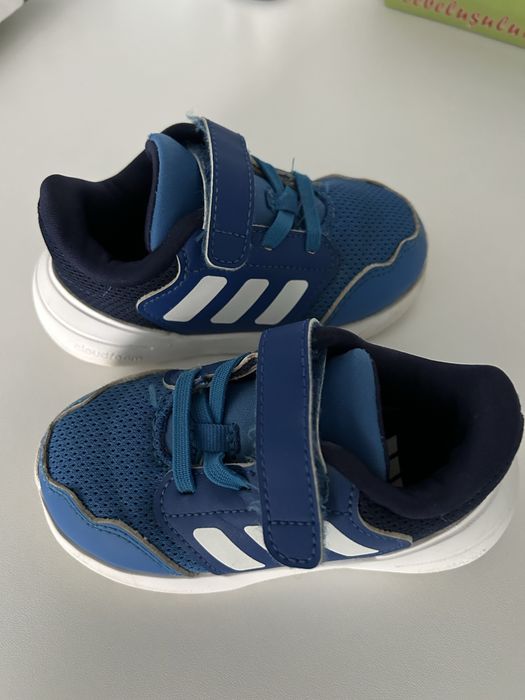 Vand Adidas Originali, nr, 22, pentru baietel.