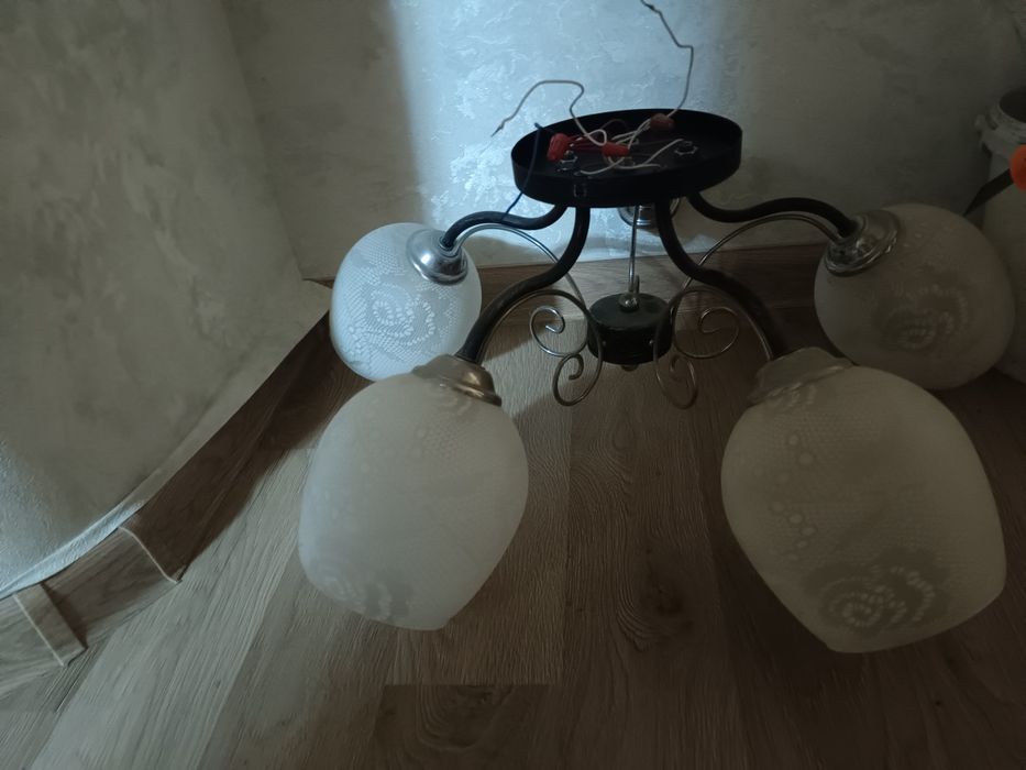Продам люстры в отл состоянии