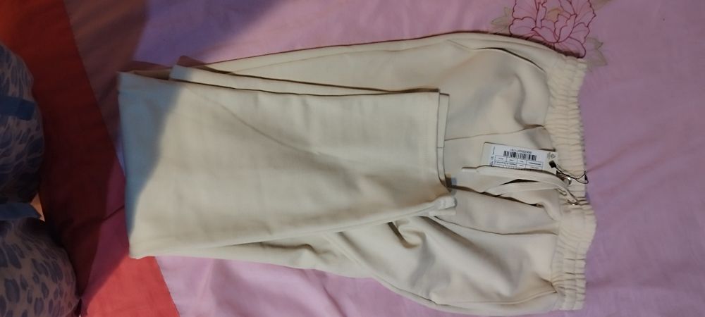 Vând pantaloni de trening