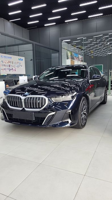 BMW i5 40L Nalichi