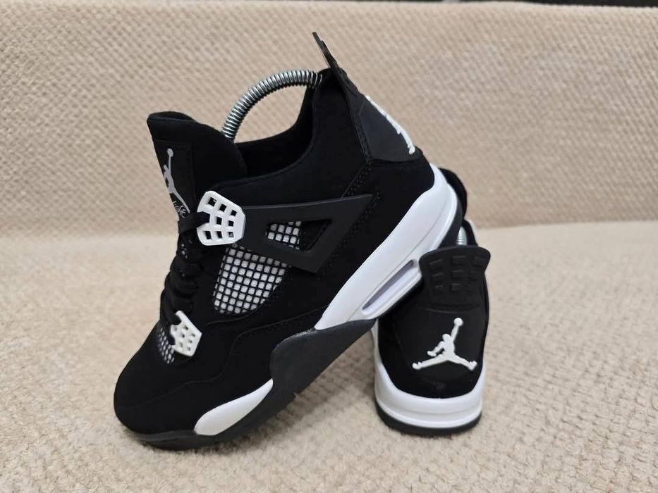 Jordan 4 White Tunder nr  41  preț 300 lei