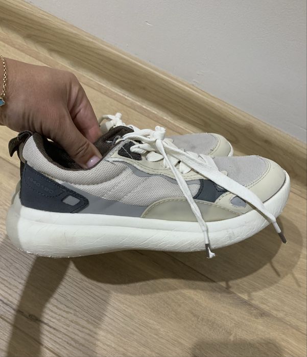 Маратонки на зара