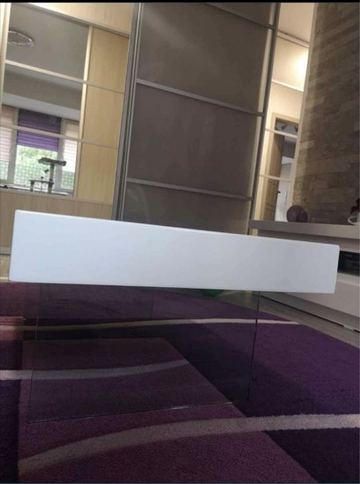 Măsuță living din pal și sticla