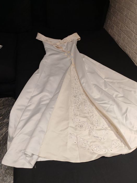 ВСИЧКО за  50 € Сватбена рокля, с бяло палте, чанта, воал, ръкавици, о