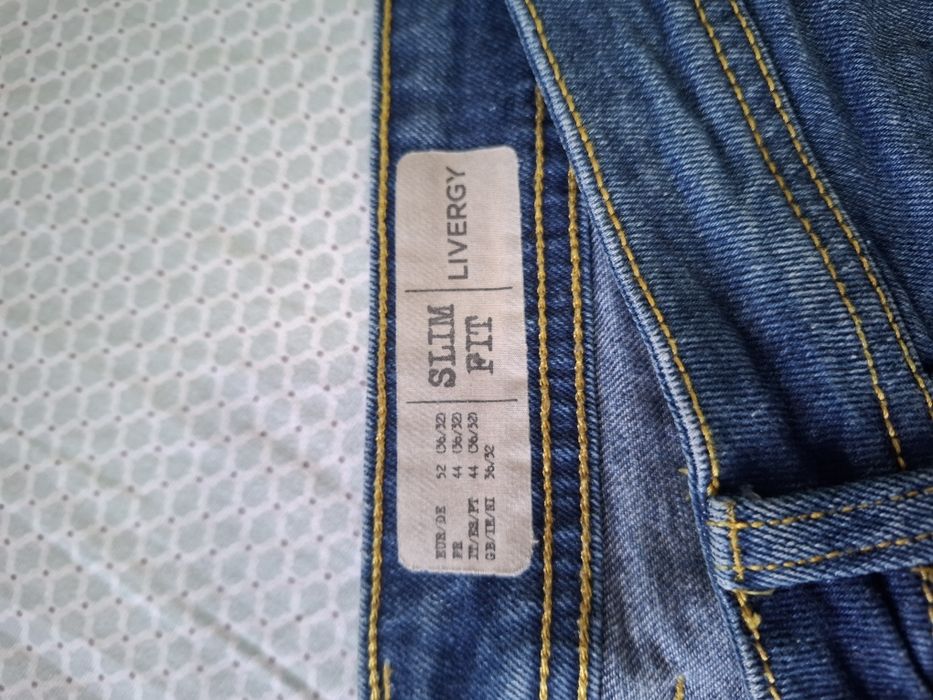 Vând pantaloni lungi