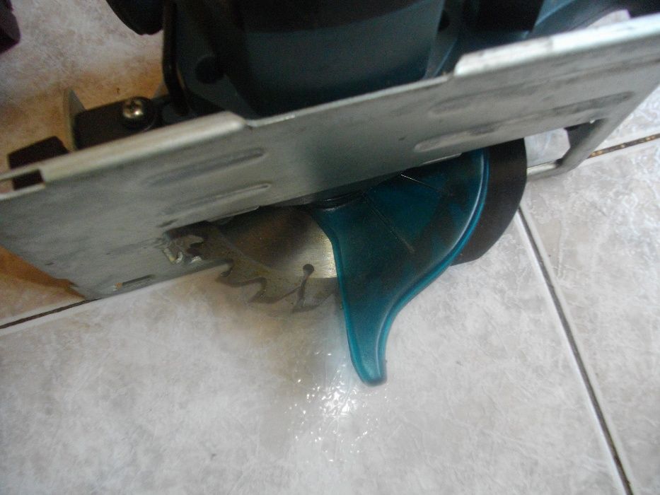 Нов немски акумулаторен 18 Волта РЪЧЕН ЦИРКУЛЯР с 2 Батерии T.I.Р.