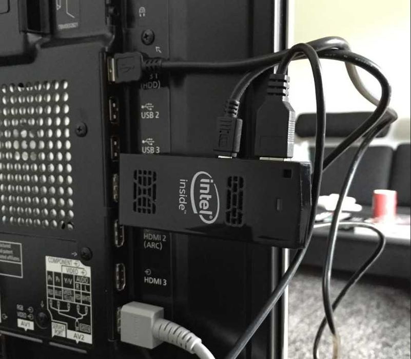 intel Compute Stick STCK1A32WFC Mini PC in Televizor