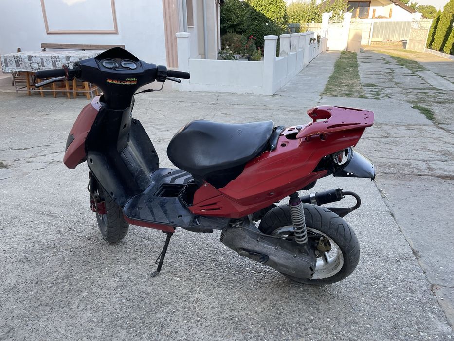 Vând scuter 80cc keweey
