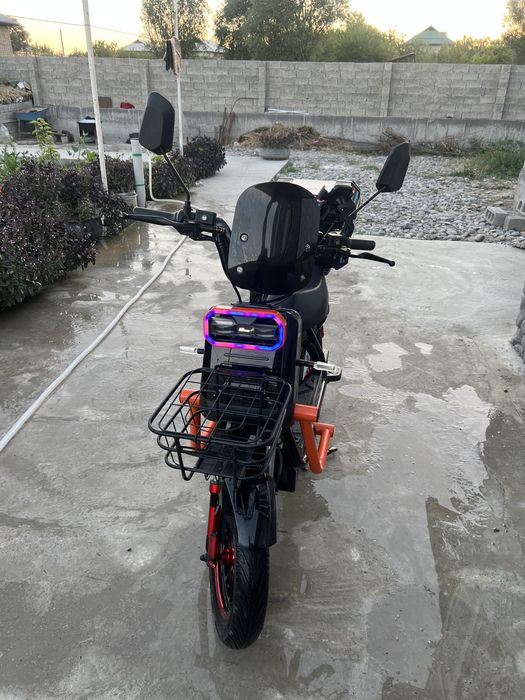 Sukuter hugo motors