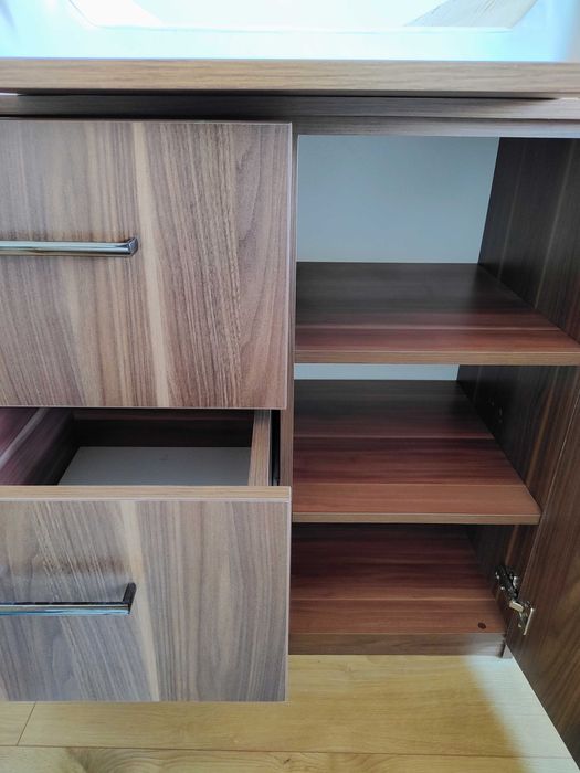 Comoda infasat cu saltea inclusa