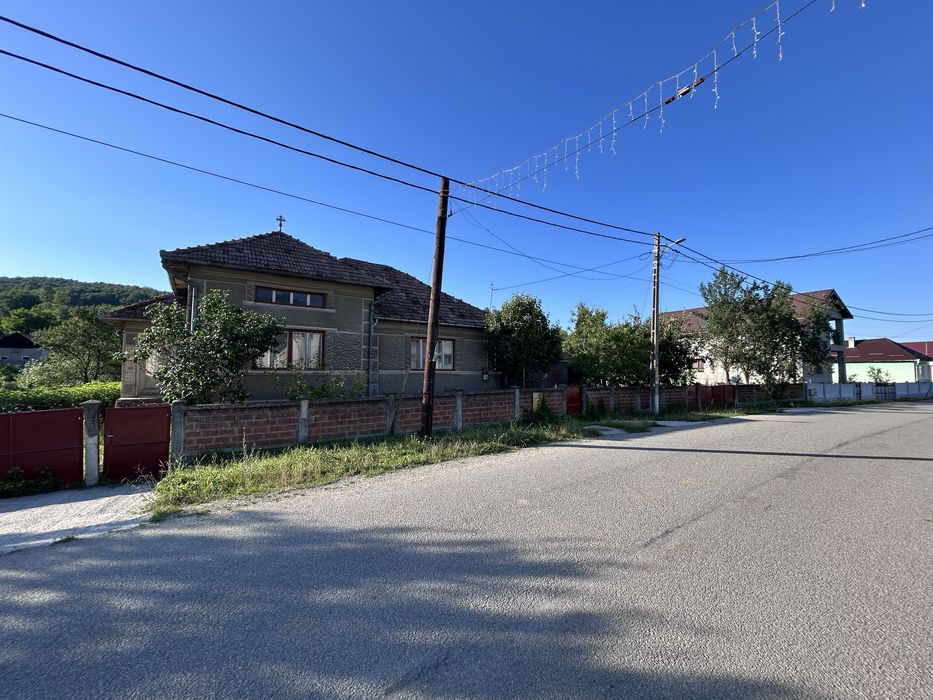 Casă duplex cu teren 1.300 mp, la strada principală – Jichișu de Jos – 100.000 € negociabil
