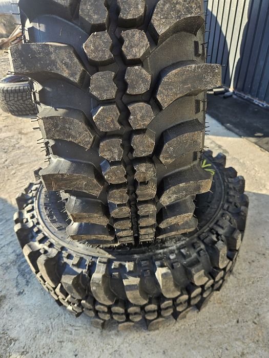 Anvelope off road 255/6/R 17.