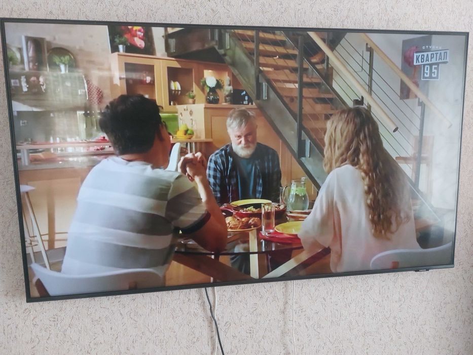 Продам смарт телевизор самсунг диагональ 141см