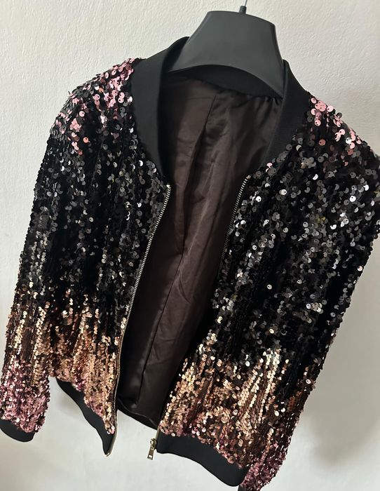 Яке - бомбър с пайети