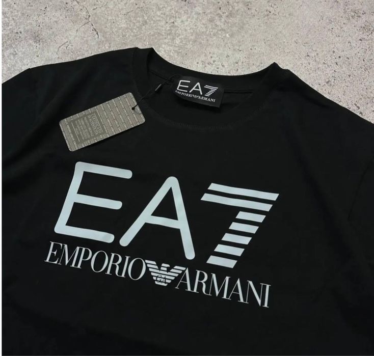 Armani EA7 futbolkasi
