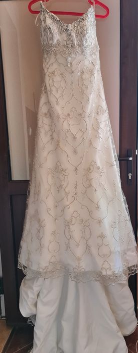 Vând rochie de mireasa model sirena