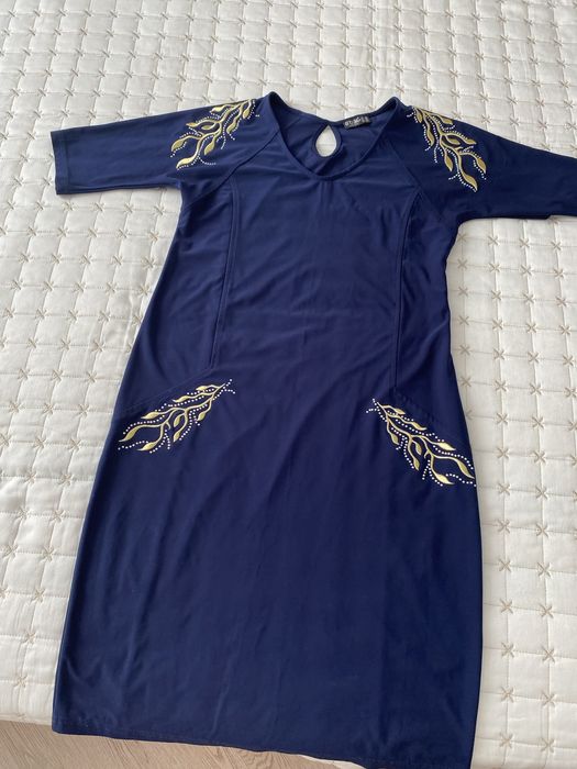 Продам платье на девушку