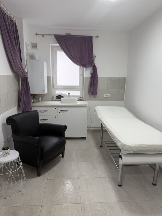 Inchiriez camera salon